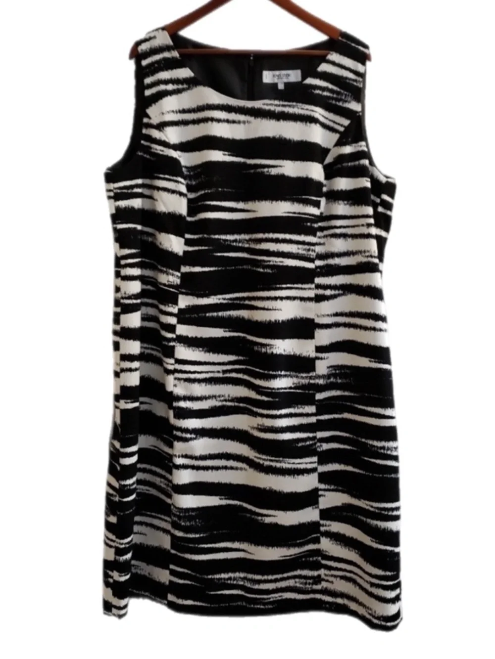 Jones Studio Zebra Print Sleeveless Shift Dress, Filly Lined in Plus Sz 20W/2X - Picture 5 of 17